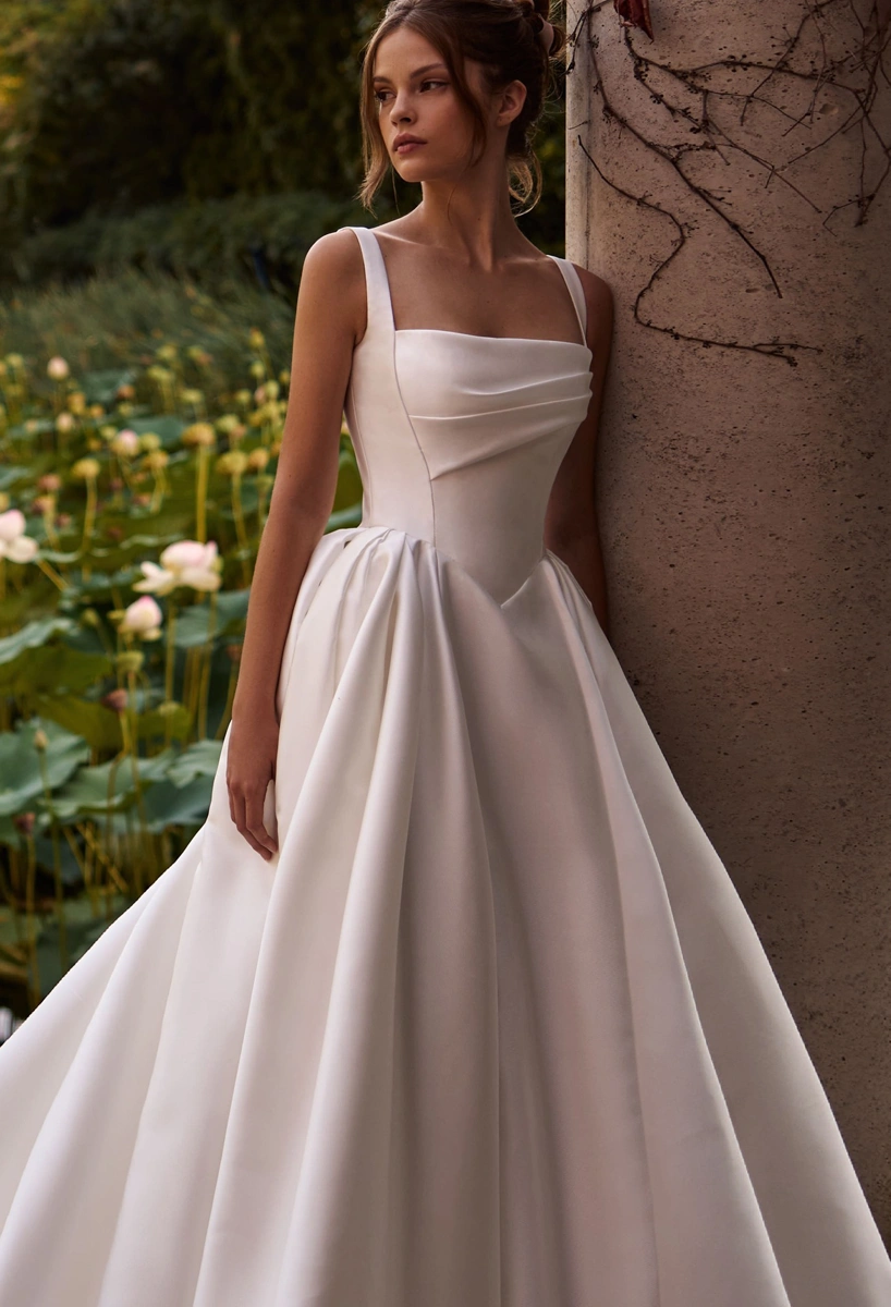 Schlichtes Brautkleid